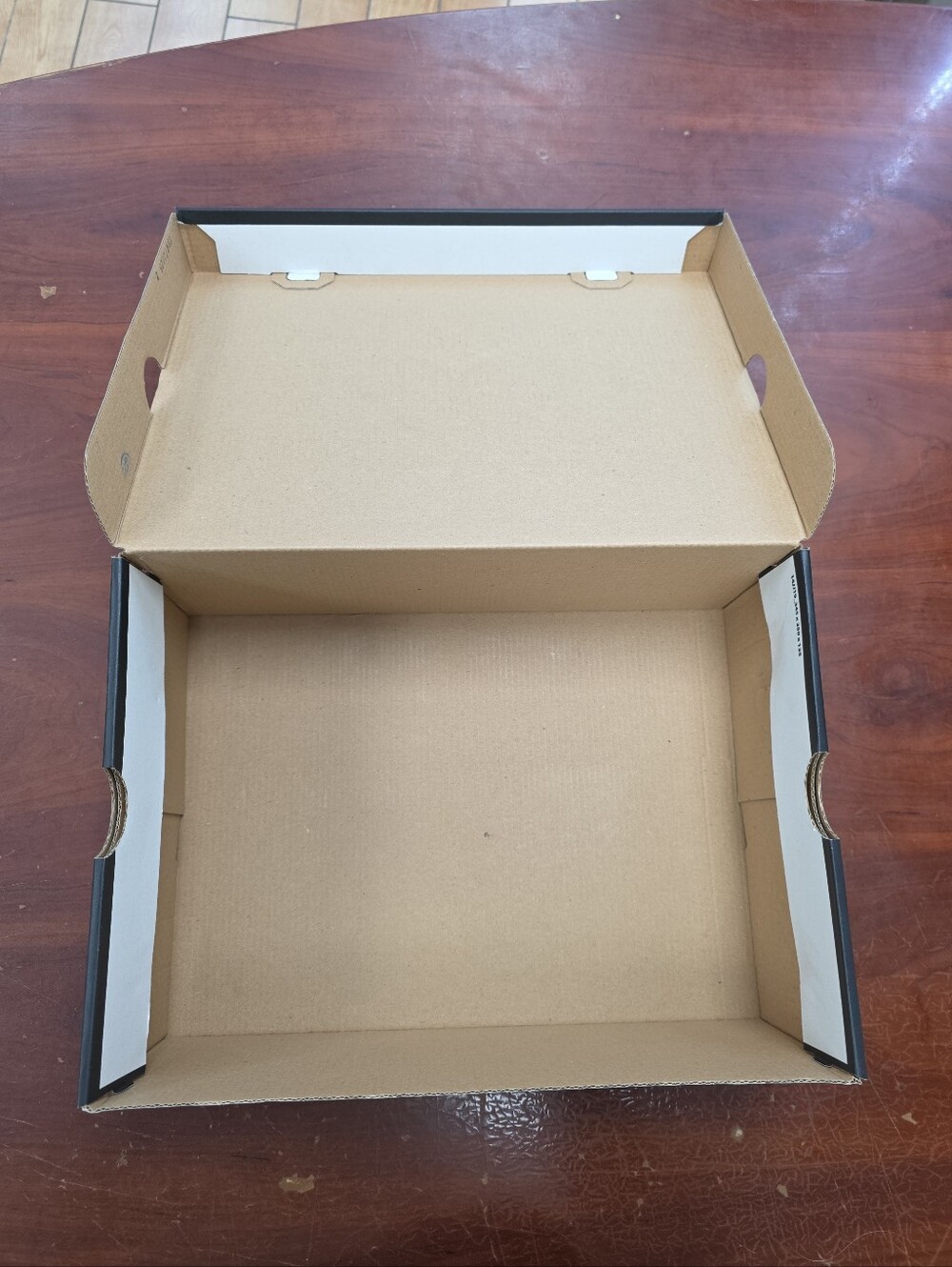 Empty Shoe Box - Picture 5 of 5